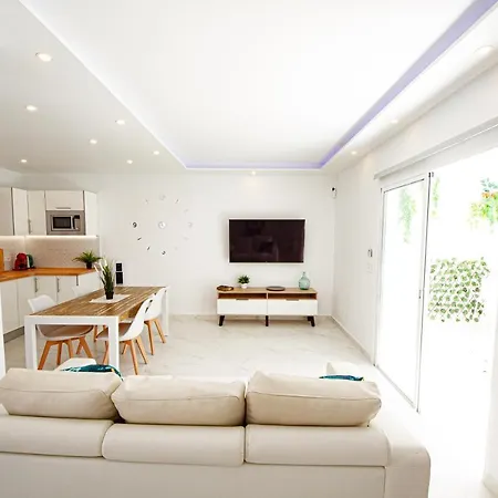 Дом отдыха Point 3 Bed House Арона