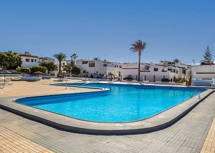 Point 3 Bed House Nyaraló