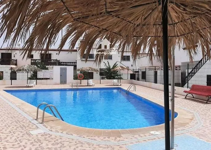 Point 3 Bed House Nyaraló