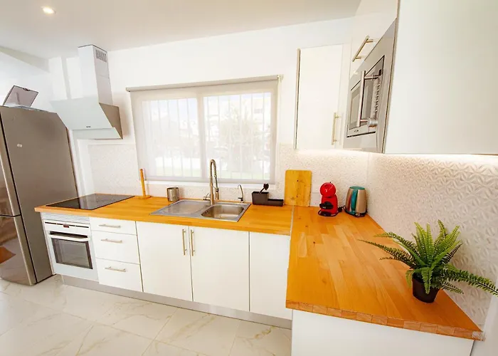 Дом отдыха Point 3 Bed House *