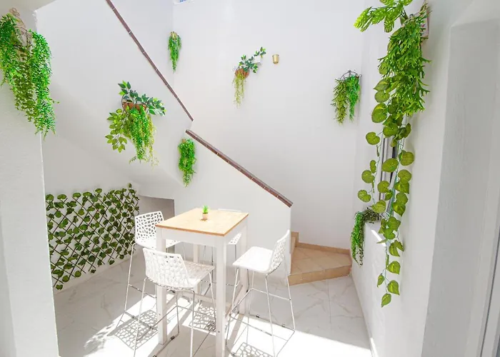 Point 3 Bed House Дом отдыха Арона