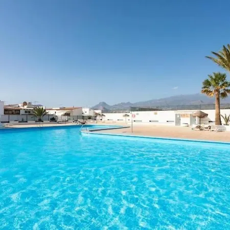 Point 3 Bed House 別荘