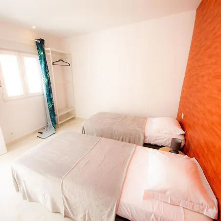 Point 3 Bed House 別荘