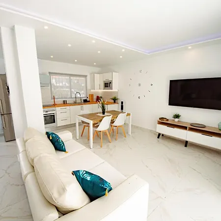 Point 3 Bed House アロナ