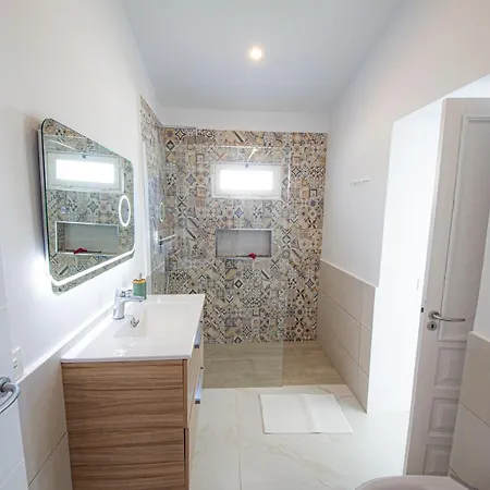 別荘 Point 3 Bed House アロナ