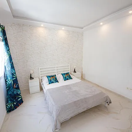 Point 3 Bed House 別荘 アロナ