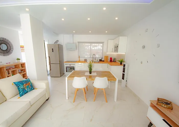 بيت للعطل Point 3 Bed House أرونا