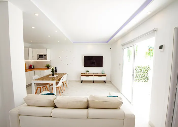 بيت للعطل Point 3 Bed House أرونا