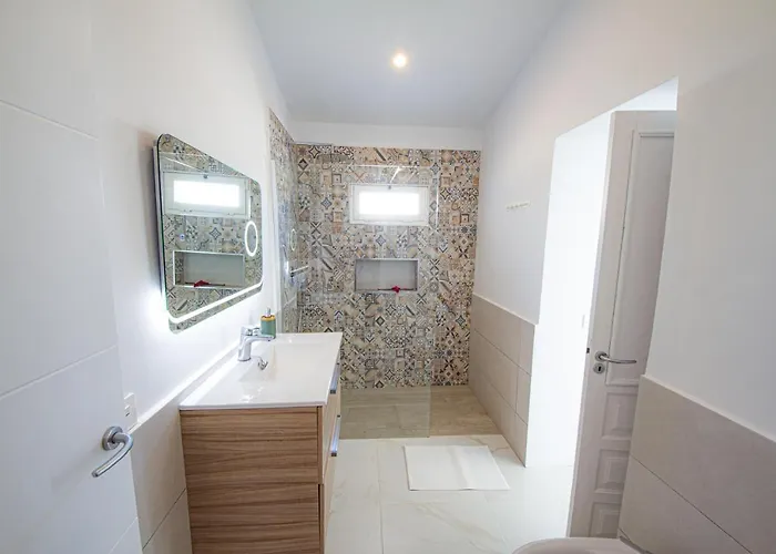 بيت للعطل Point 3 Bed House أرونا