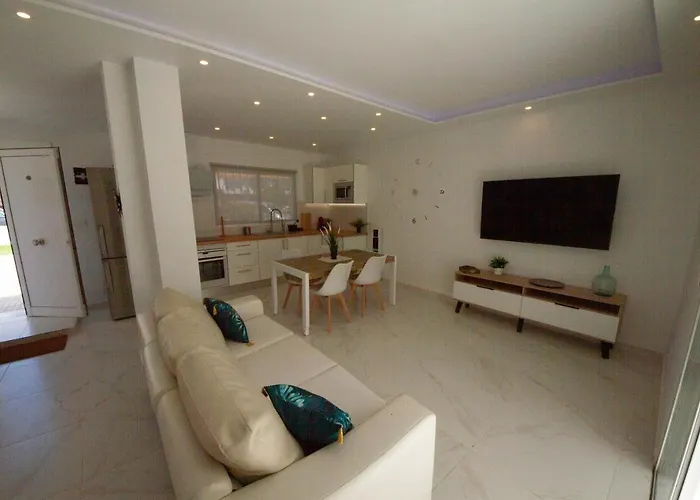 Dom wakacyjny Point 3 Bed House