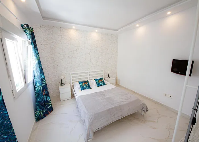 Point 3 Bed House بيت للعطل أرونا